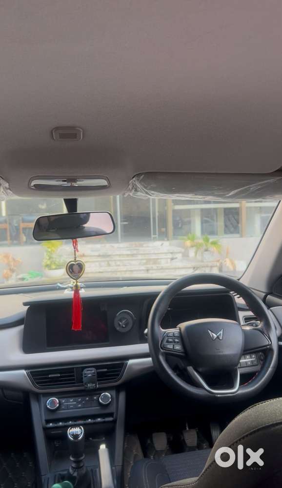 Mahindra Xuv700 2.2 Mx Diesel Mt 5 Str, 2024, Diesel