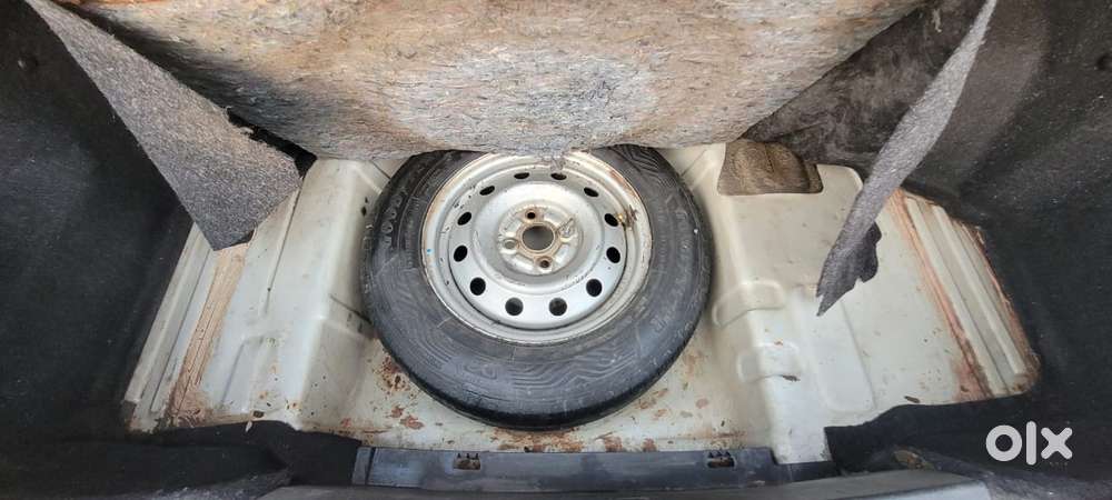 Maruti Suzuki Swift Dzire Lxi Optional-o, 2011, Petrol