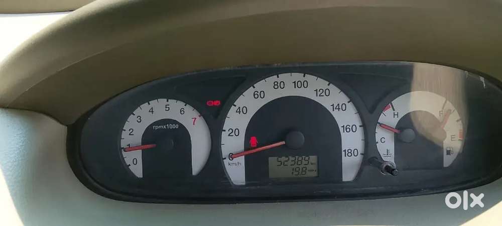 Mahindra Quanto 1.5 C6 2013 Diesel Rto Ballia Hai 7 Seater Car Hai