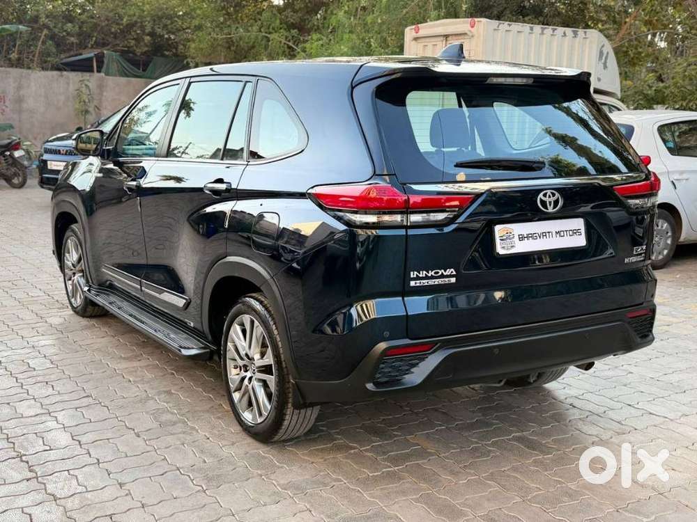 Toyota Innova Hycross, 2023, Petrol