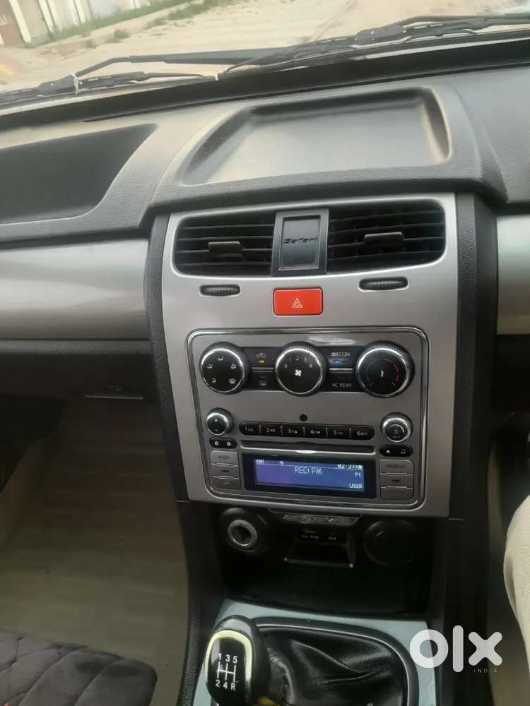 Tata Safari Storme 2015