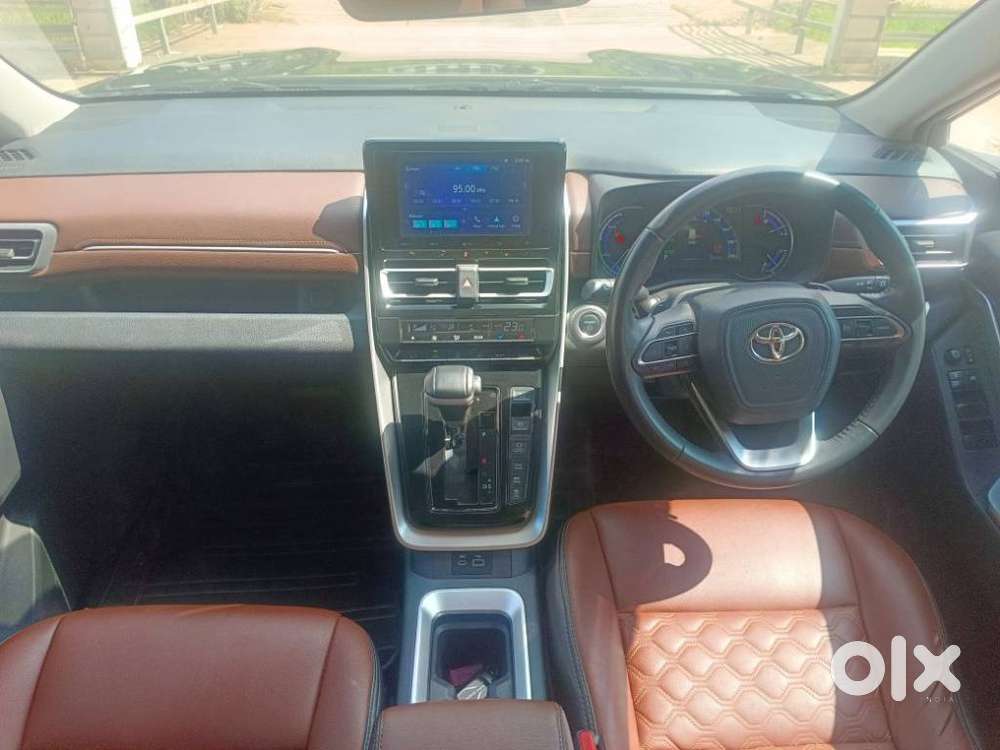 Toyota Innova Hycross 2.0 Vx Hybrid 7 Str, 2023, Petrol
