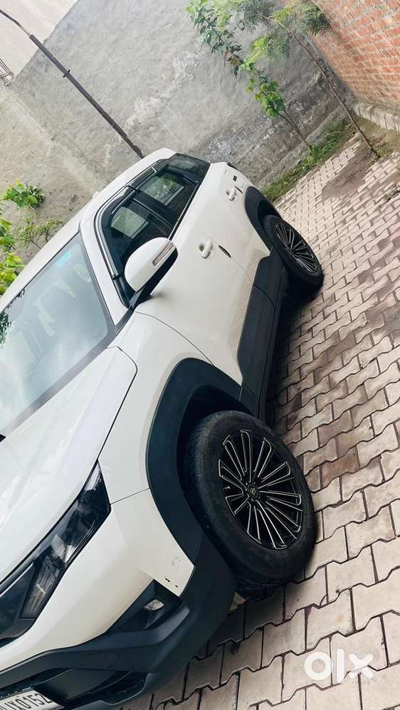 Maruti Suzuki Brezza 2025 Petrol 21000 Km Driven