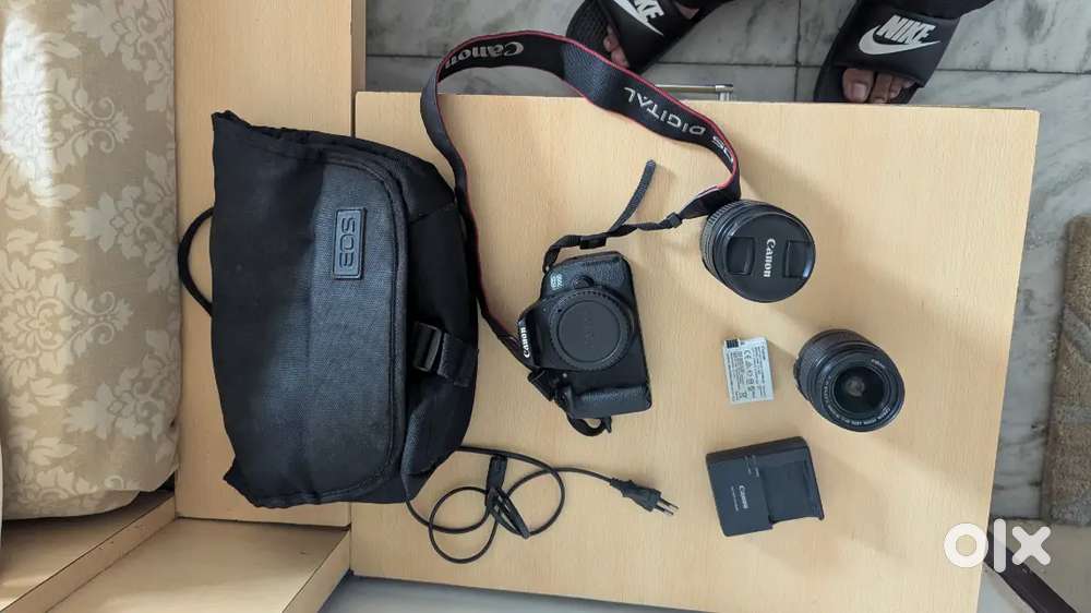 Canon EOS 700D vari-angle touchscreen DSLR with box and accessories