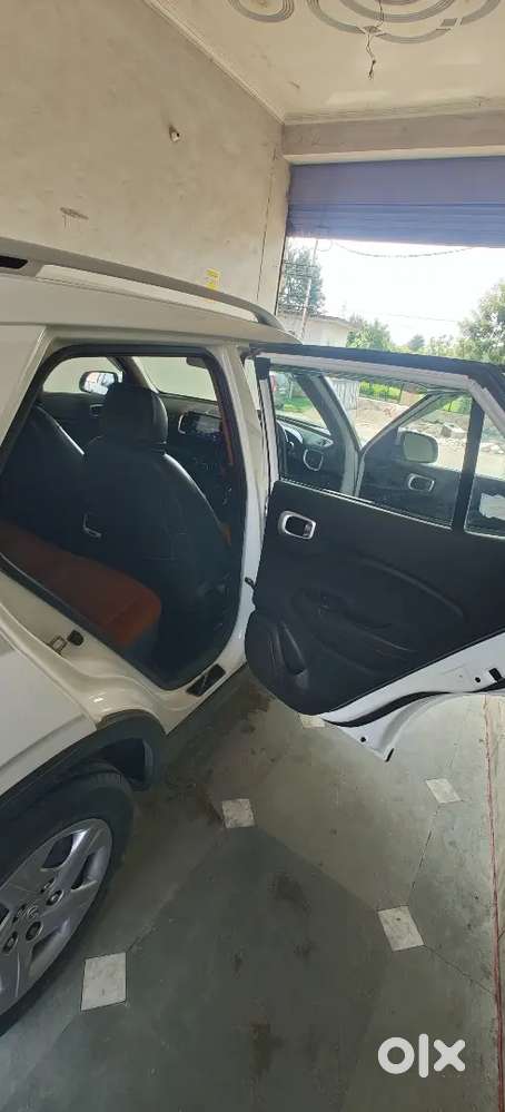 Hyundai Venue 2020 Petrol Well Maintained