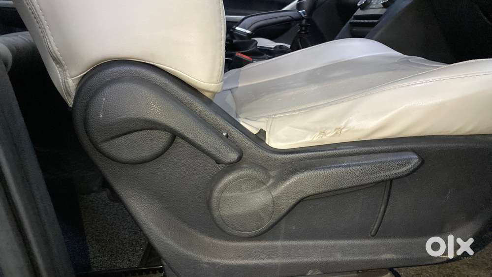 Mahindra Xuv700 2.0 Ax 3 Petrol Mt 5 Str, 2022, Petrol