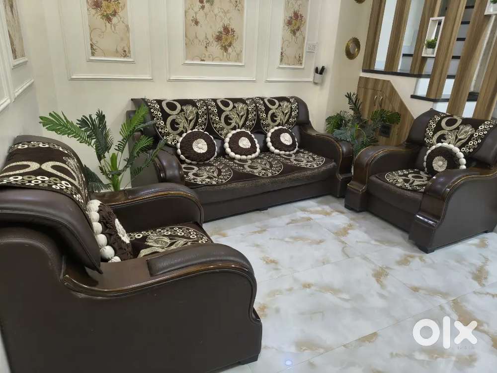 5 seater sofa with cover and cushions