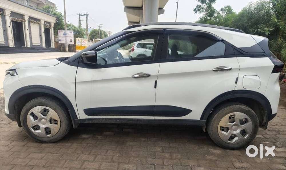 Tata Nexon 1.5 Revotorq Xza Plus Dual Tone Roof Amt (s), 2024, Petro..