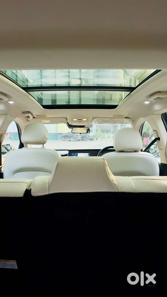 Mahindra Xuv700 2.2 Ax 7 Diesel At Luxury Pack Str Awd, 2022, Diesel