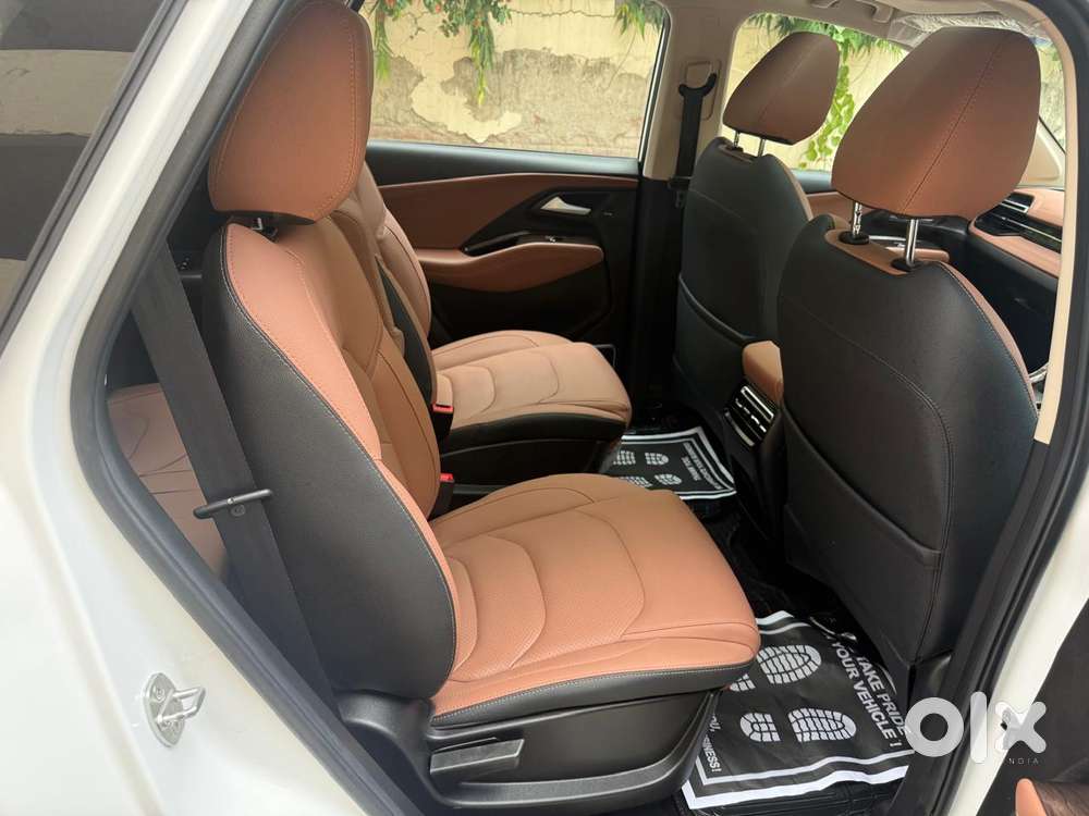 Mg Hector Plus Sharp Pro 1.5 Turbo Petrol Cvt 6 Str Dual Tone, 2024,..
