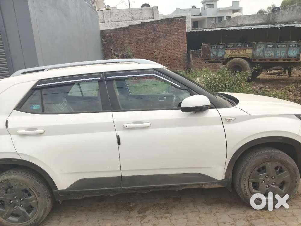 Hyundai New Venue 2024 Petrol 40000 Km Driven All Good Condition