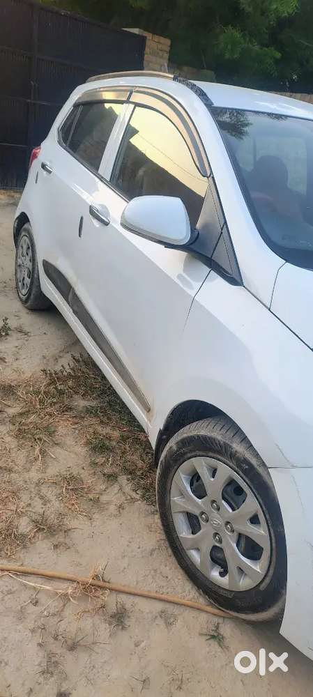 Hyundai Grand I10 2013 At Cng Super Condition
