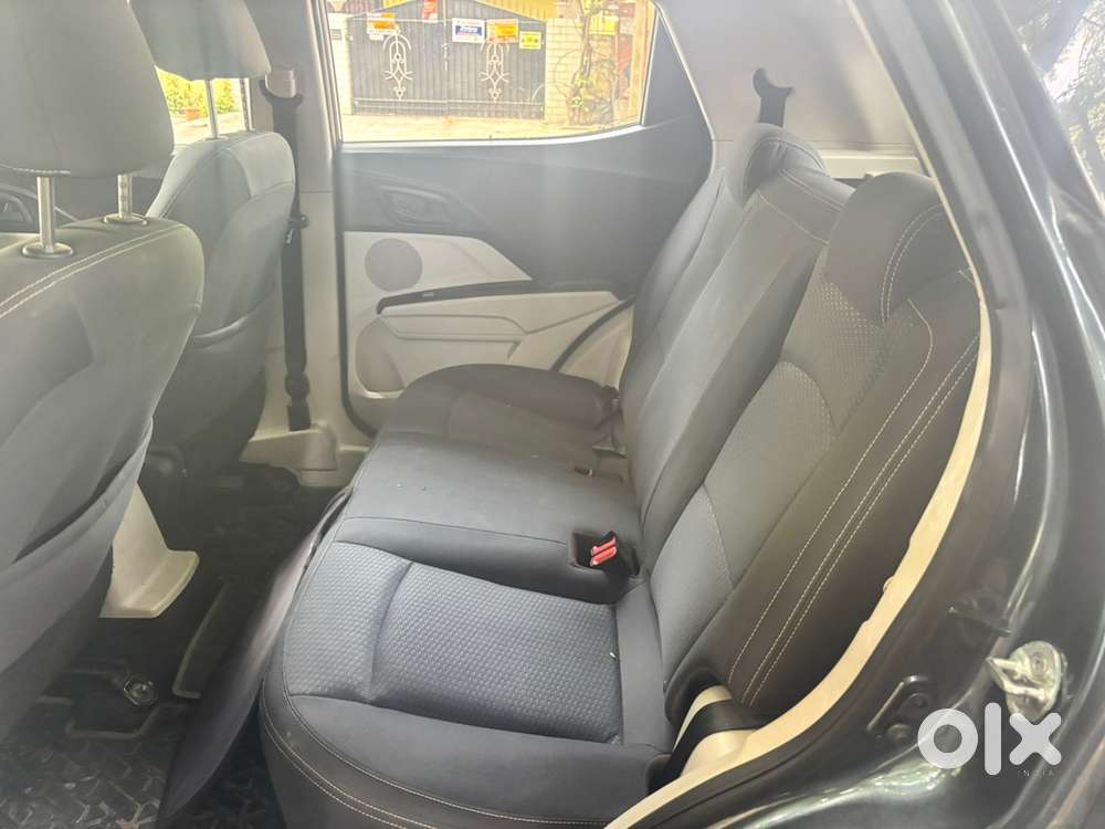 Mahindra Xuv300 2023 Petrol Well Maintained
