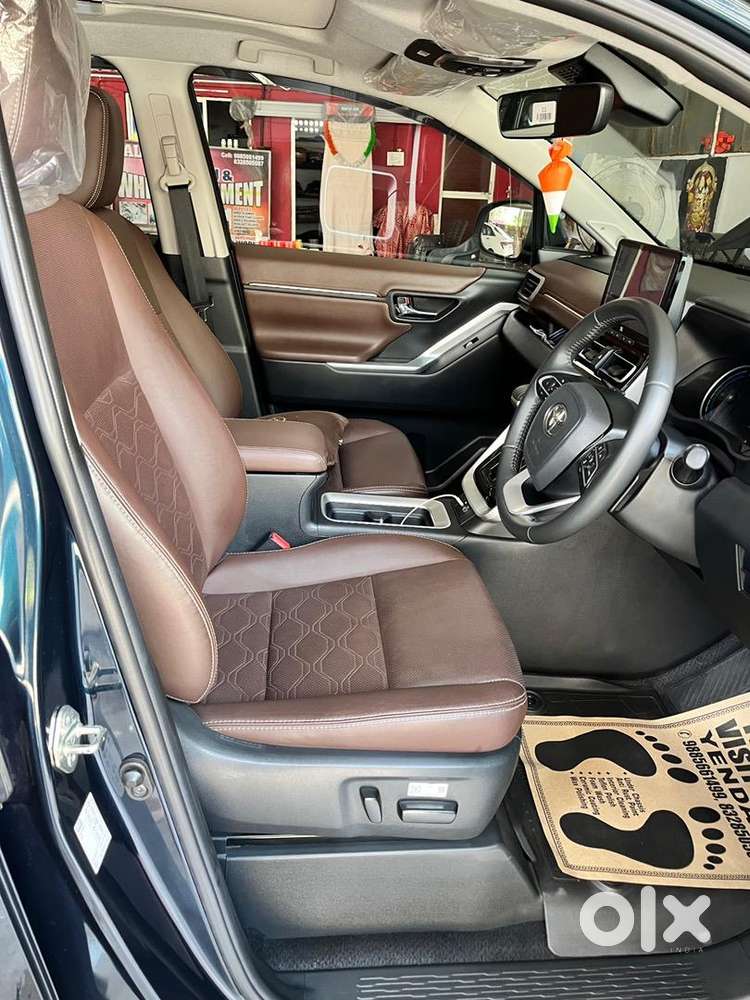 Toyota Innovahycross Zx02023 Hybridexcellent Condition Genuine Buyers