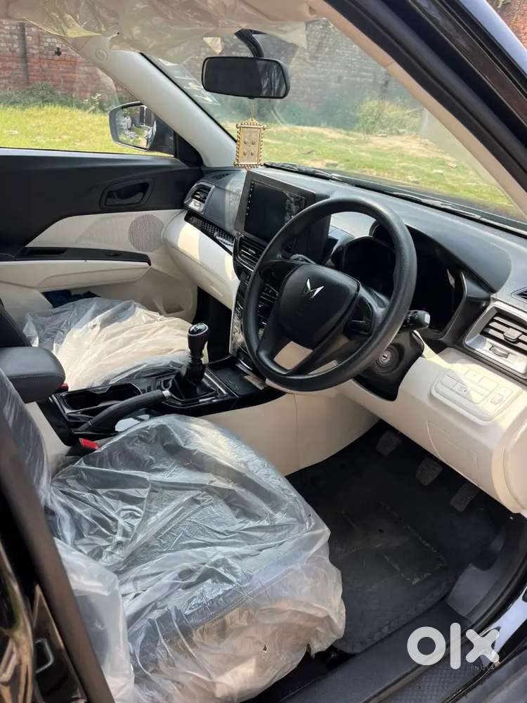Mahindra Xuv 3xo Petrol Mt 2025