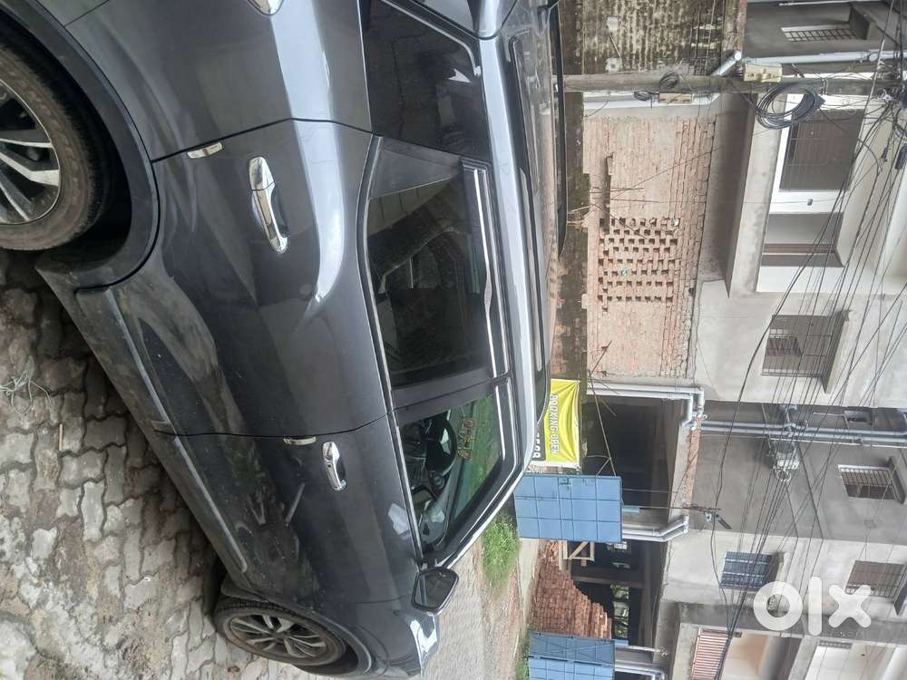 Xuv 300 W8 (o) Petrol