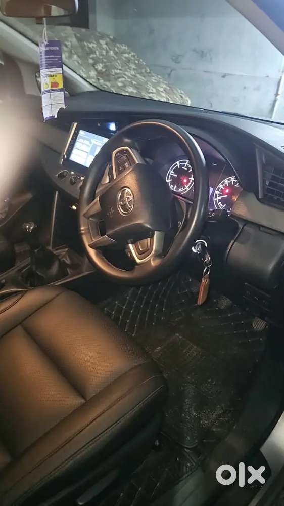 Toyota Innova Crysta 2022 2.4 G Mt 8 Str Delhi Registered