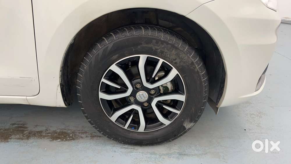 Maruti Suzuki Dzire Vxi Ags, 2022, Petrol