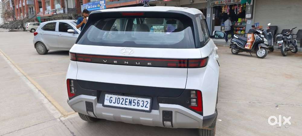 Hyundai Venue Hx 5 Petrol 2025