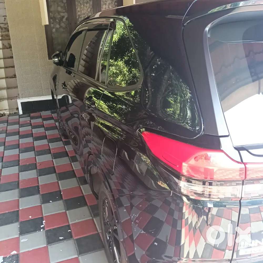 Toyota Innova Hycross 2.0 Petrol 2024
