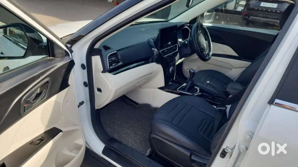 Mahindra Xuv 3xo Mx3 Diesel Manual  2024 December Model  27,000 Km