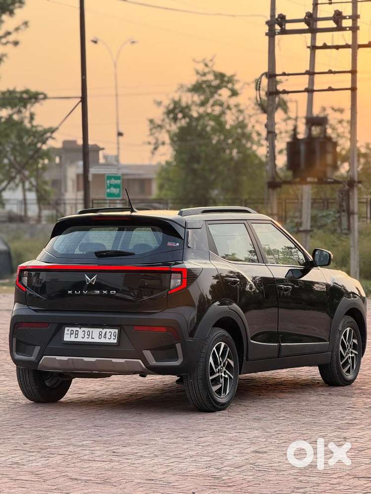 Mahindra Xuv300 W8 Amt Diesel, 2024, Diesel