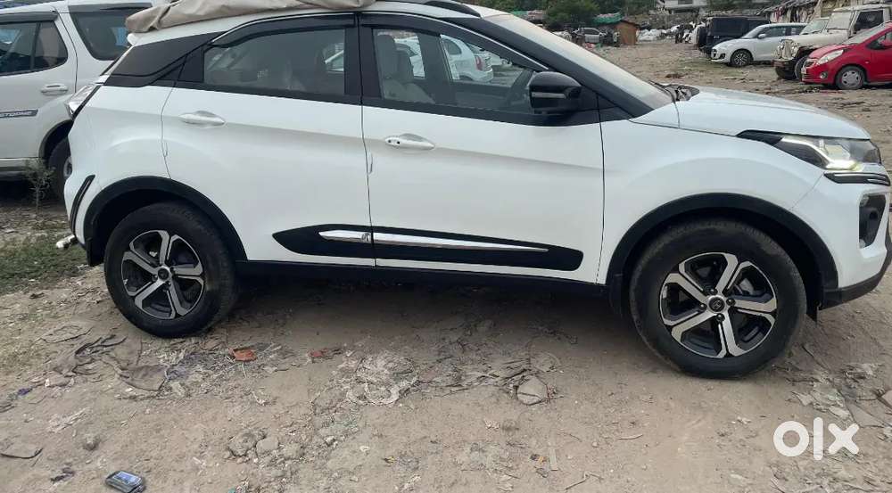 Tata Nexon June 2023 Amt | Sunroof + Ventilated Seats | 21k Km