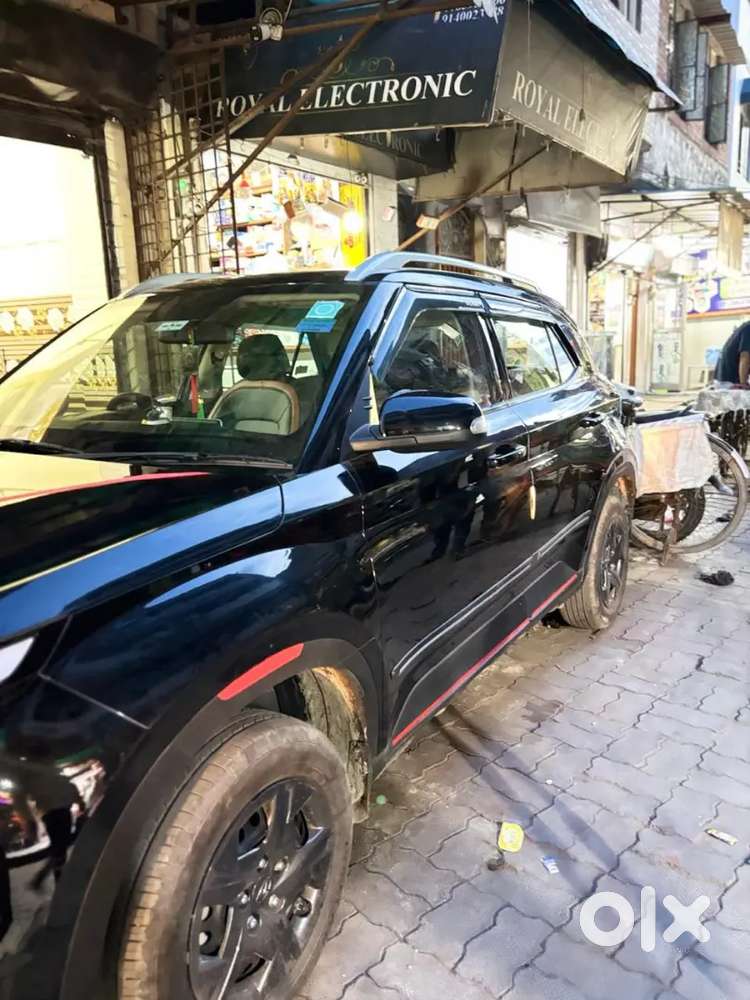 Hyundai Venue 2024 Petrol 8000 Km Driven