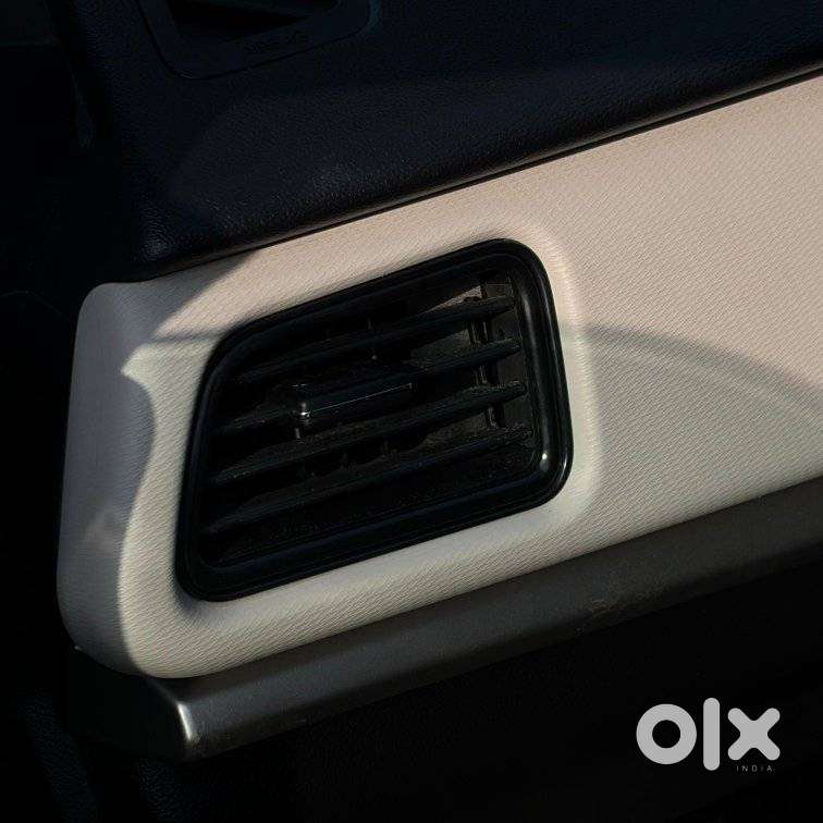 Mahindra Xuv700 2.0 Ax 5 Petrol At Str, 2023, Petrol