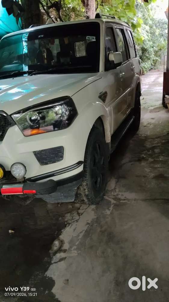 Mahindra Scorpio S6 Diesel 2017