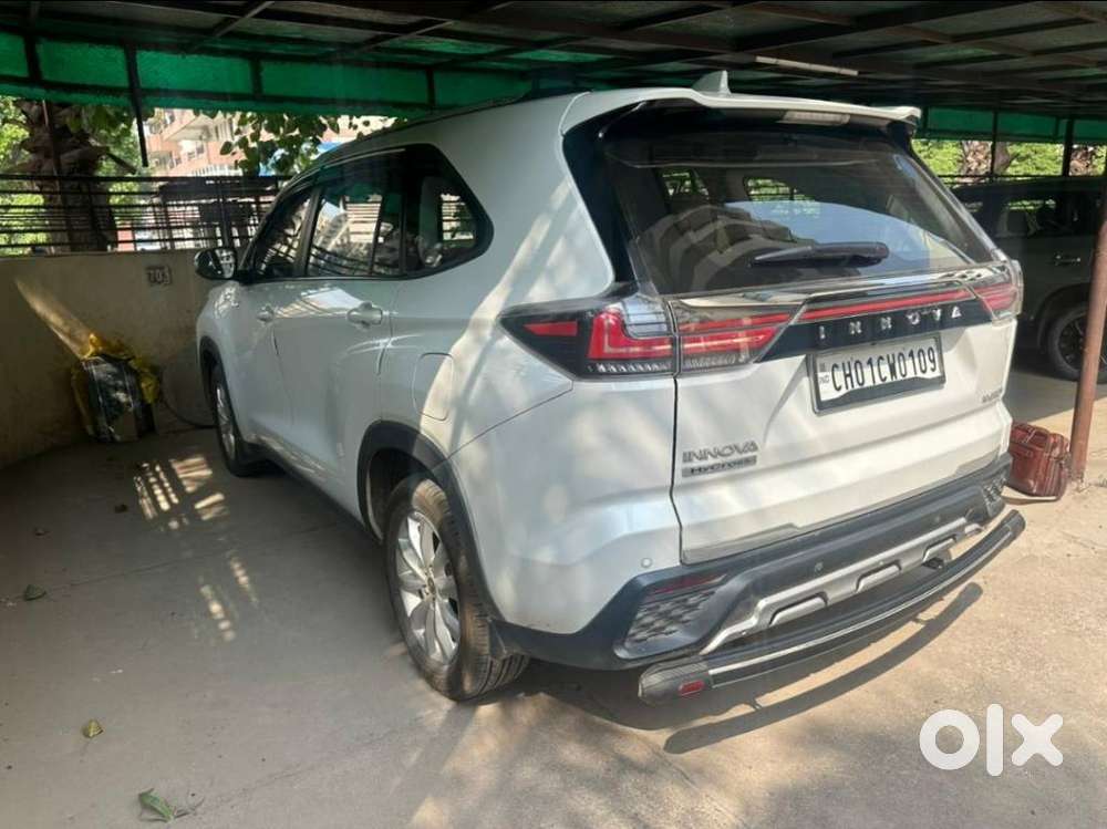 Toyota Innova Hycross 2.0 Vx (o) Hybrid 8 Str, 2024, Petrol