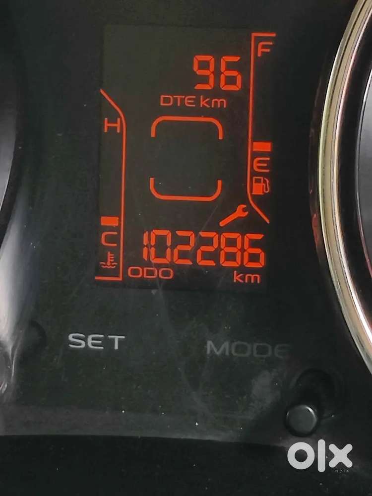 Mahindra Tuv 300 2018 Diesel 102000 Km Driven