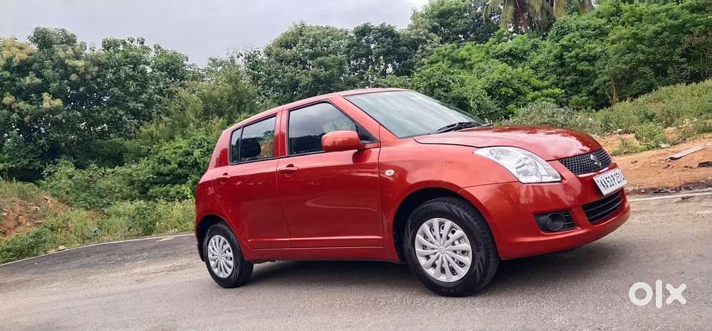 Maruti Suzuki Swift Lxi Bsiv, 2010, Petrol