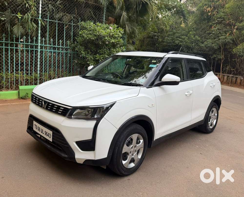 Mahindra Xuv300 1.2 W6 Amt Petrol, 2023, Petrol