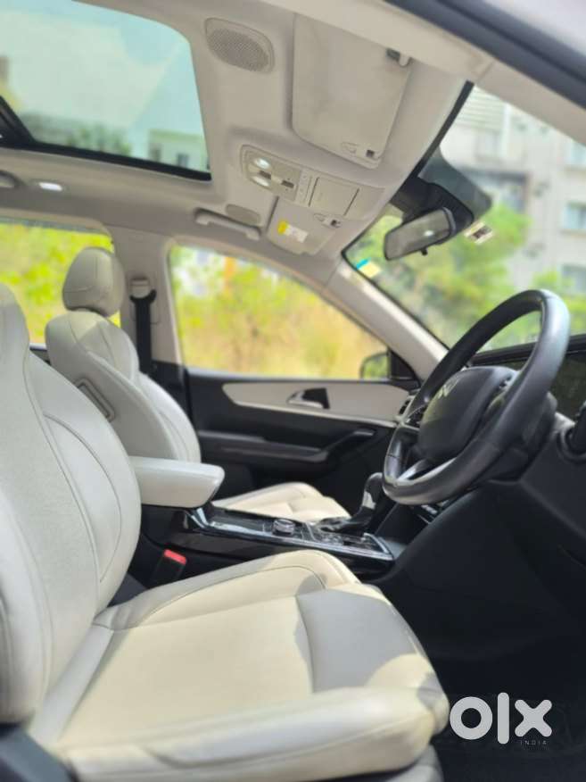 Mahindra Xuv700 2.2 Ax 7 Diesel At Luxury Pack Str Awd, 2022, Diesel