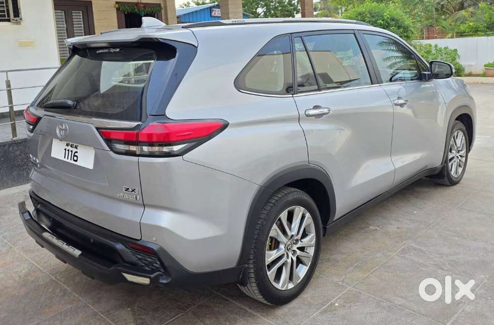 Toyota Innova Hycross 2.0 Zx (o) Hybrid 7 Str, 2023, Petrol