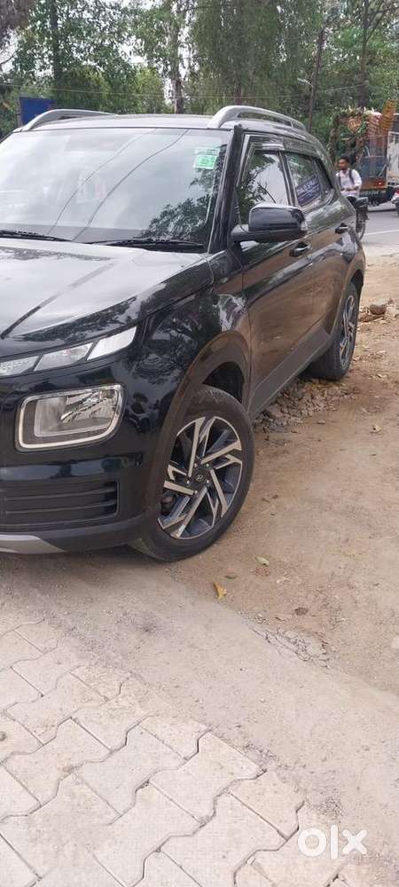 Hyundai Venue 2024 Diesel Well Maintained