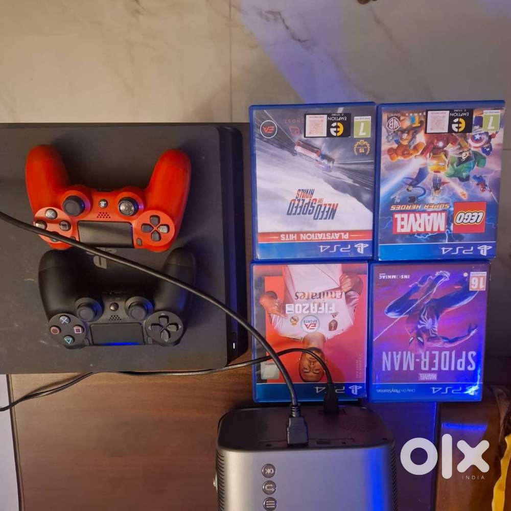 PS4 1TB 2 controller 4 games