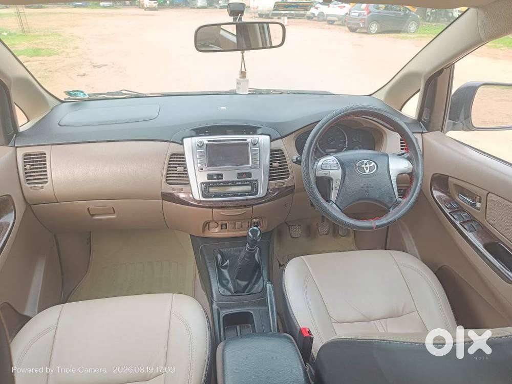 Toyota Innova 2.5 Vx 8 Str Bs-iii, 2015, Diesel