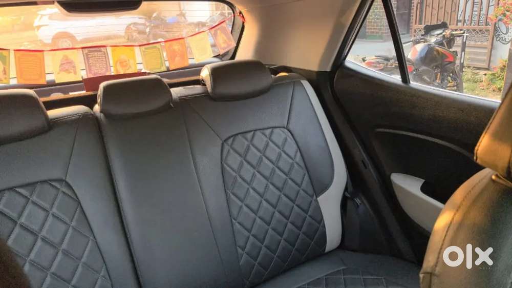 Hyundai Venue 2025 Petrol 14500 Km Driven