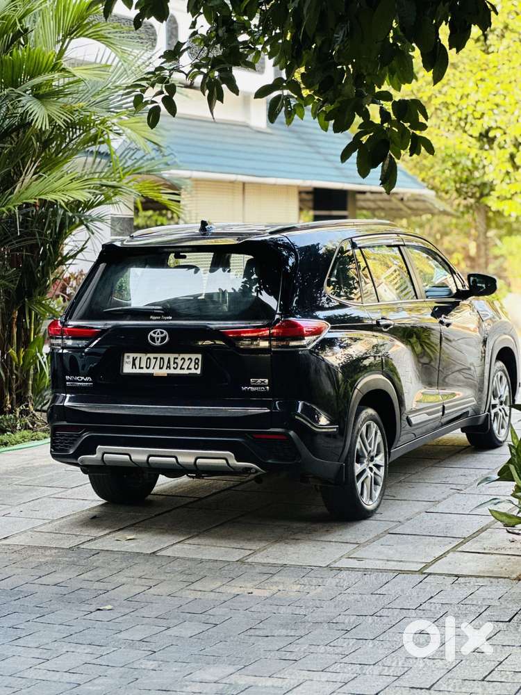 Toyota Innova Hycross 2.0 Zx (o) Hybrid 7 Str, 2023, Petrol