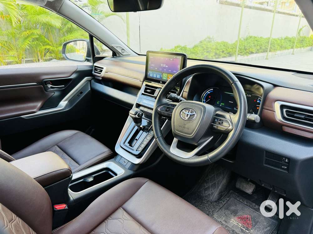 Toyota Innova Hycross 2.0 Zx Hybrid 7 Str, 2023, Petrol
