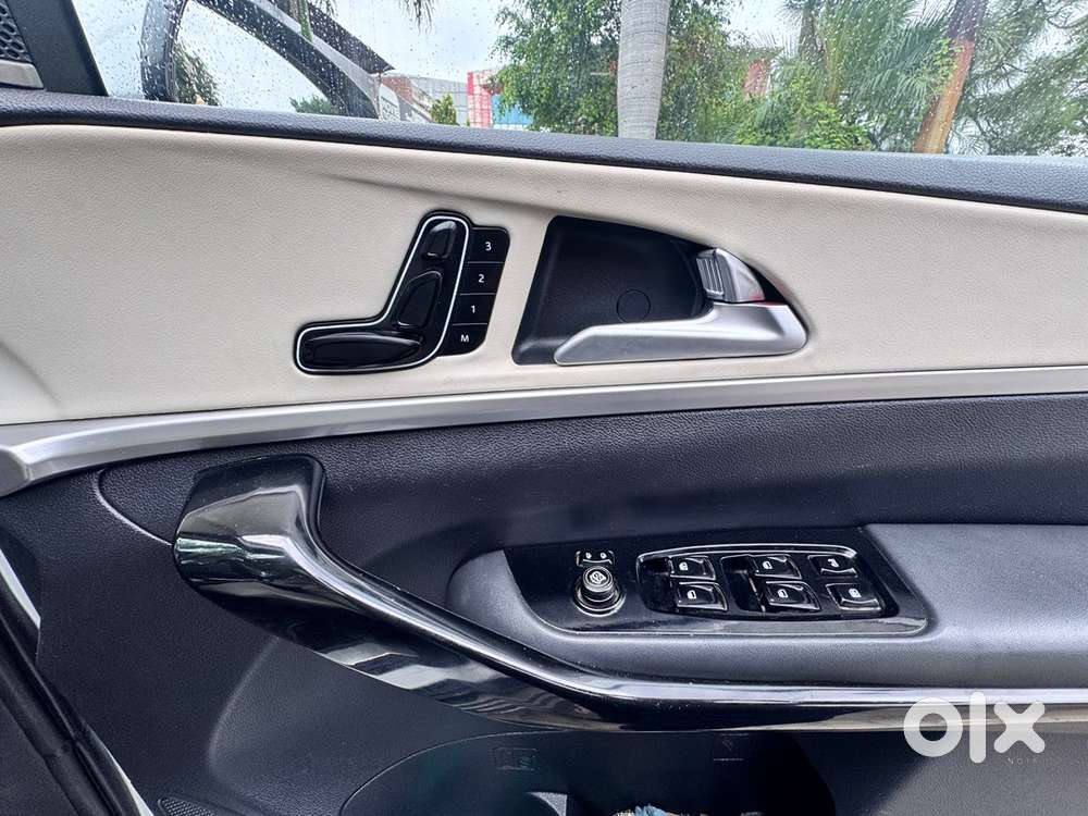 Mahindra Xuv700 Diesel 2022 Ax7 L Auto