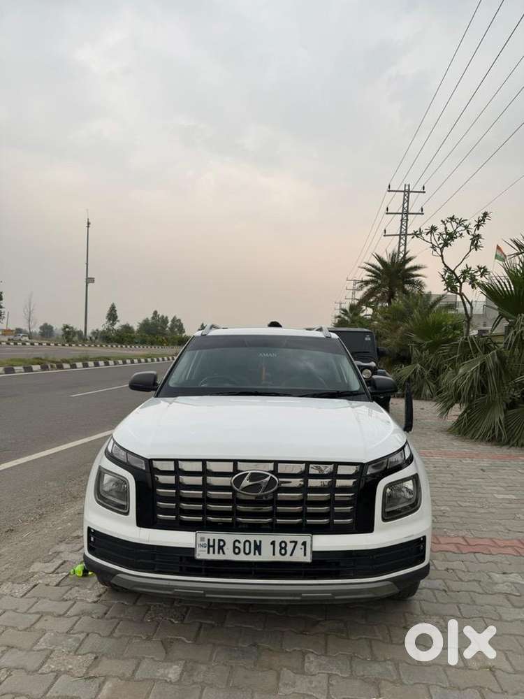 Hyundai Venue 2024 Petrol 20000 Km Driven