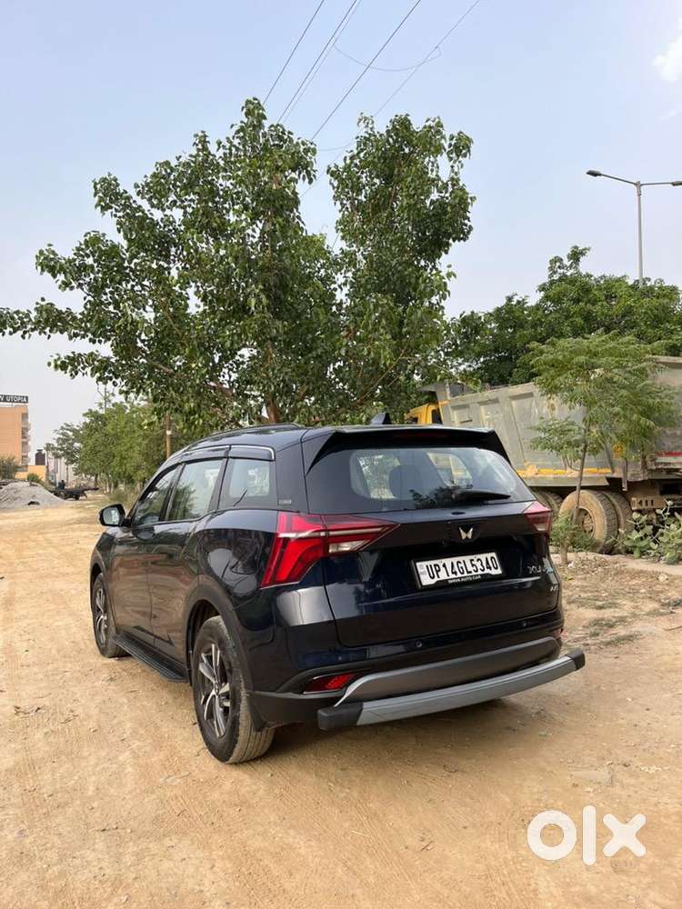 Mahindra Xuv700, Petrol Manual, Midnight Black (dark Blue).