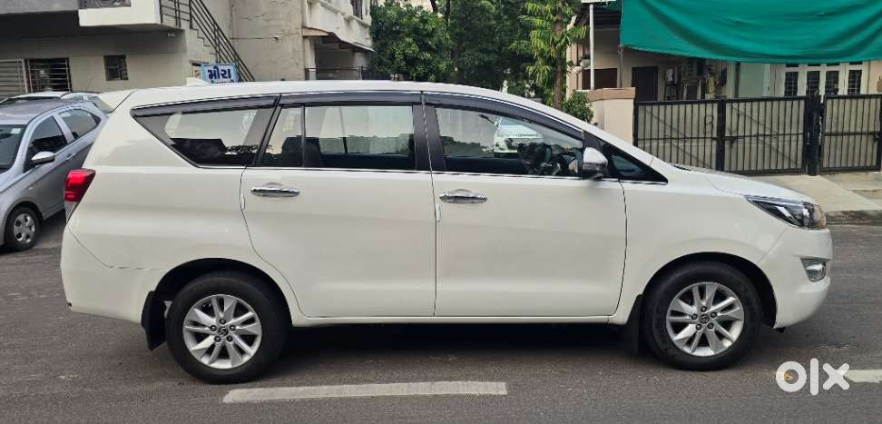 Toyota Innova Crysta 2.8 Gx At 8 Seater, 2017, Diesel