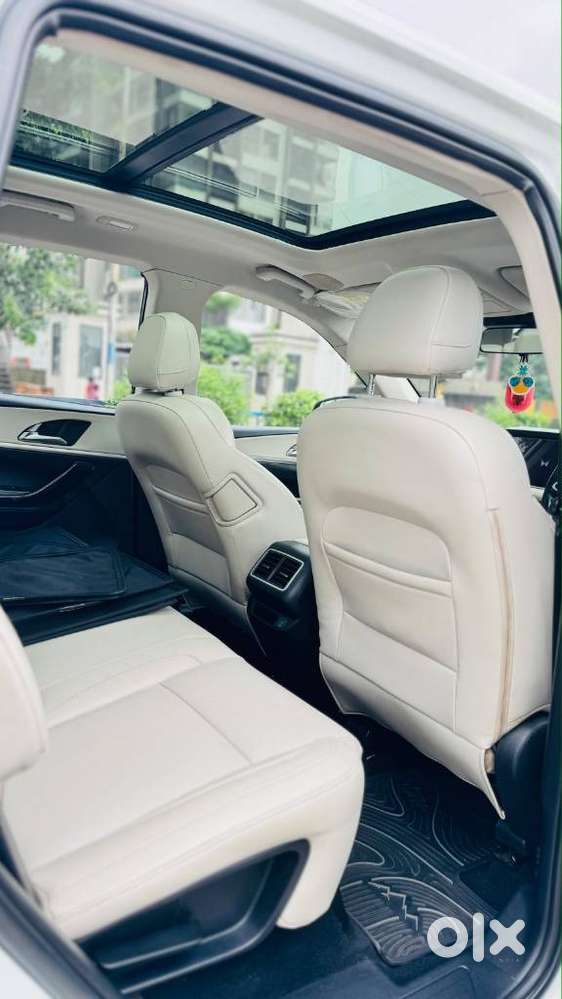 Mahindra Xuv700 2.2 Ax 7 Diesel At Luxury Pack Str Awd, 2022, Diesel
