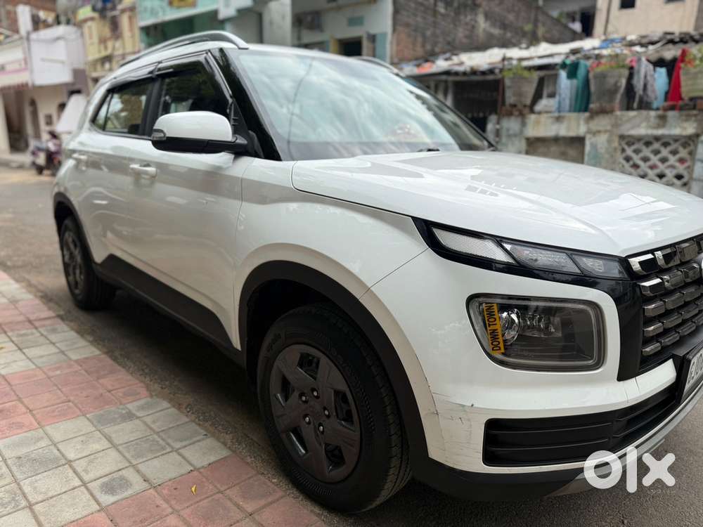 Hyundai Venue Petrol 2023