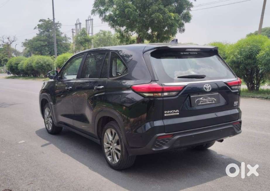 Toyota Innova Hycross 2.0 Zx (o) Hybrid 7 Str, 2025, Petrol