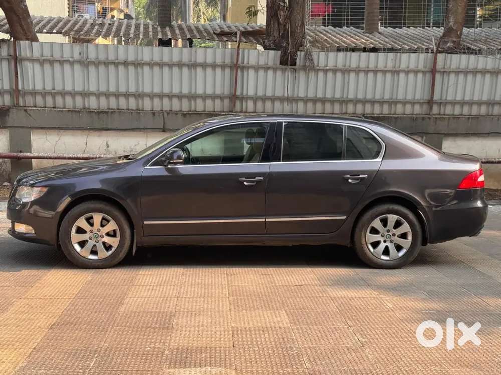 Skoda Superb 2011 Diesel 77000 Km Driven